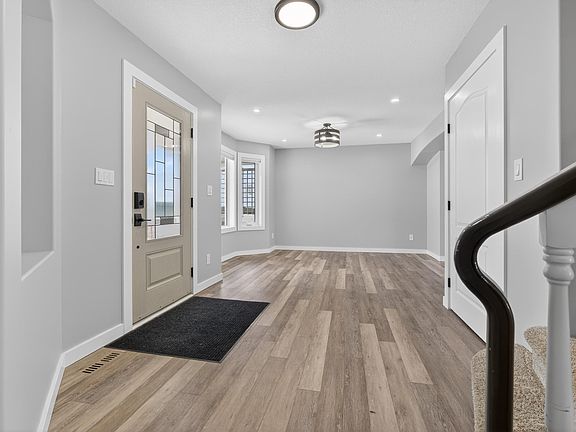 4th image of 30 Carson Ct