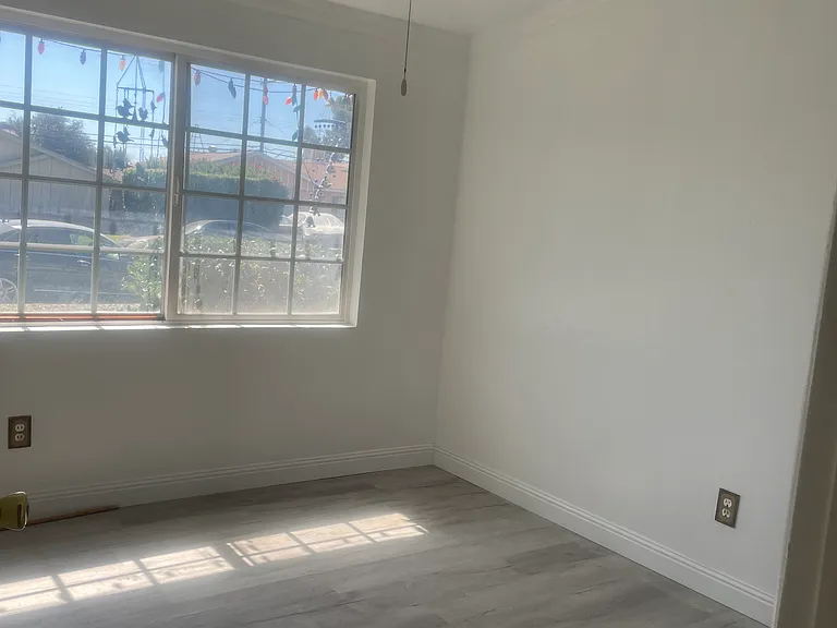 1182 E 37th St — Photo 3