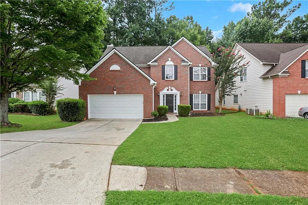 4 bed, 2.5 bath, 2424 sqft, $2,450 — Photo 1
