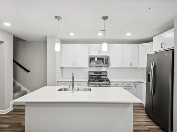 3017 Basswood St, Little Canada, MN 55117