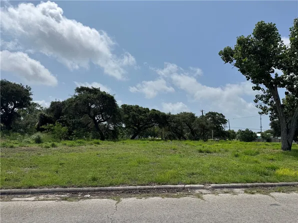 605 N McCampbell St, Aransas Pass, TX 78336