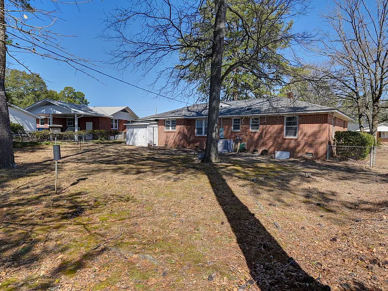 1813 Fairlawn Cir — Photo 33