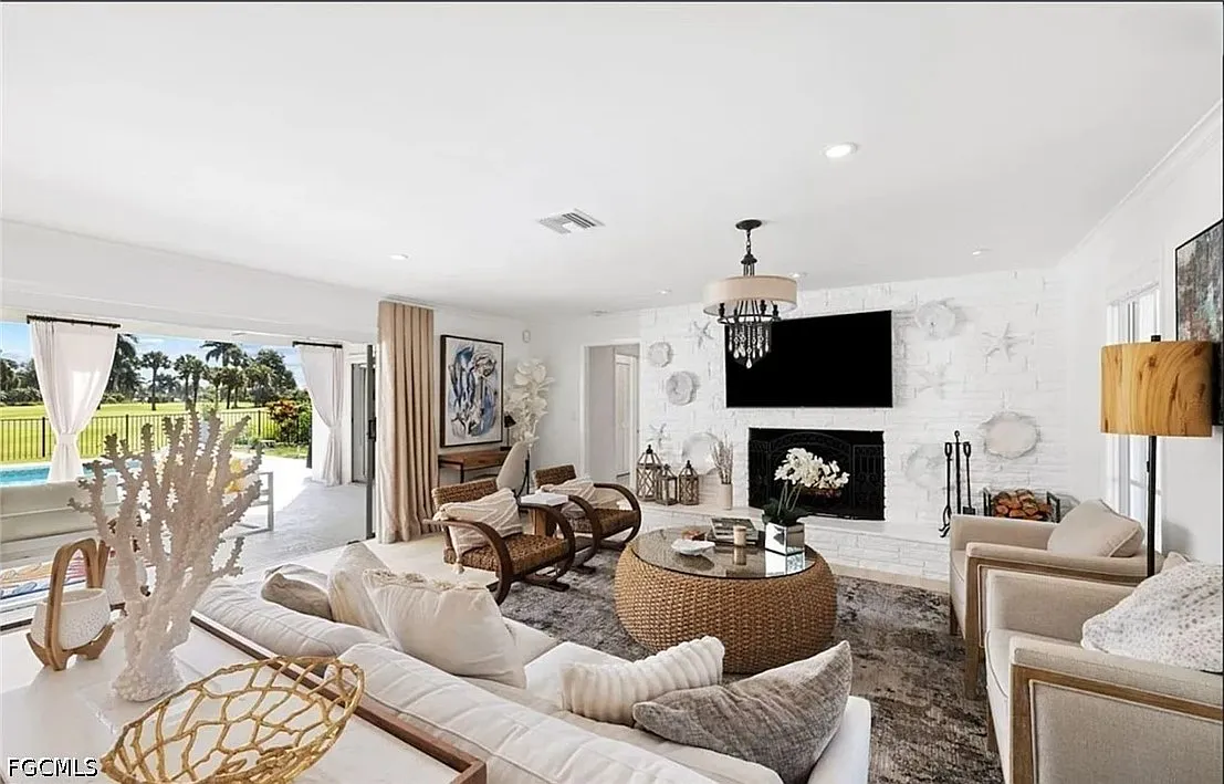 3 bed, 3.0 bath, 2245 sqft, $30,000 — Photo 4
