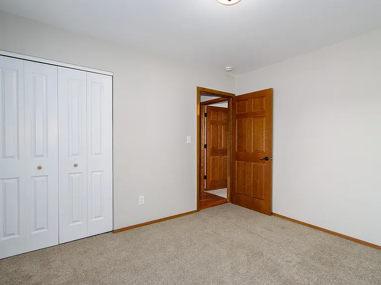 7146 S 38th St — Photo 14