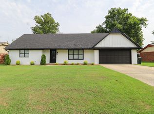 110 E 9th St S, Claremore, OK 74017