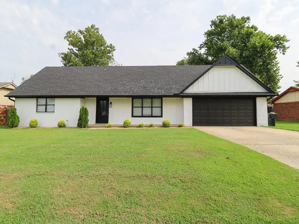 110 E 9th St S, Claremore, OK 74017