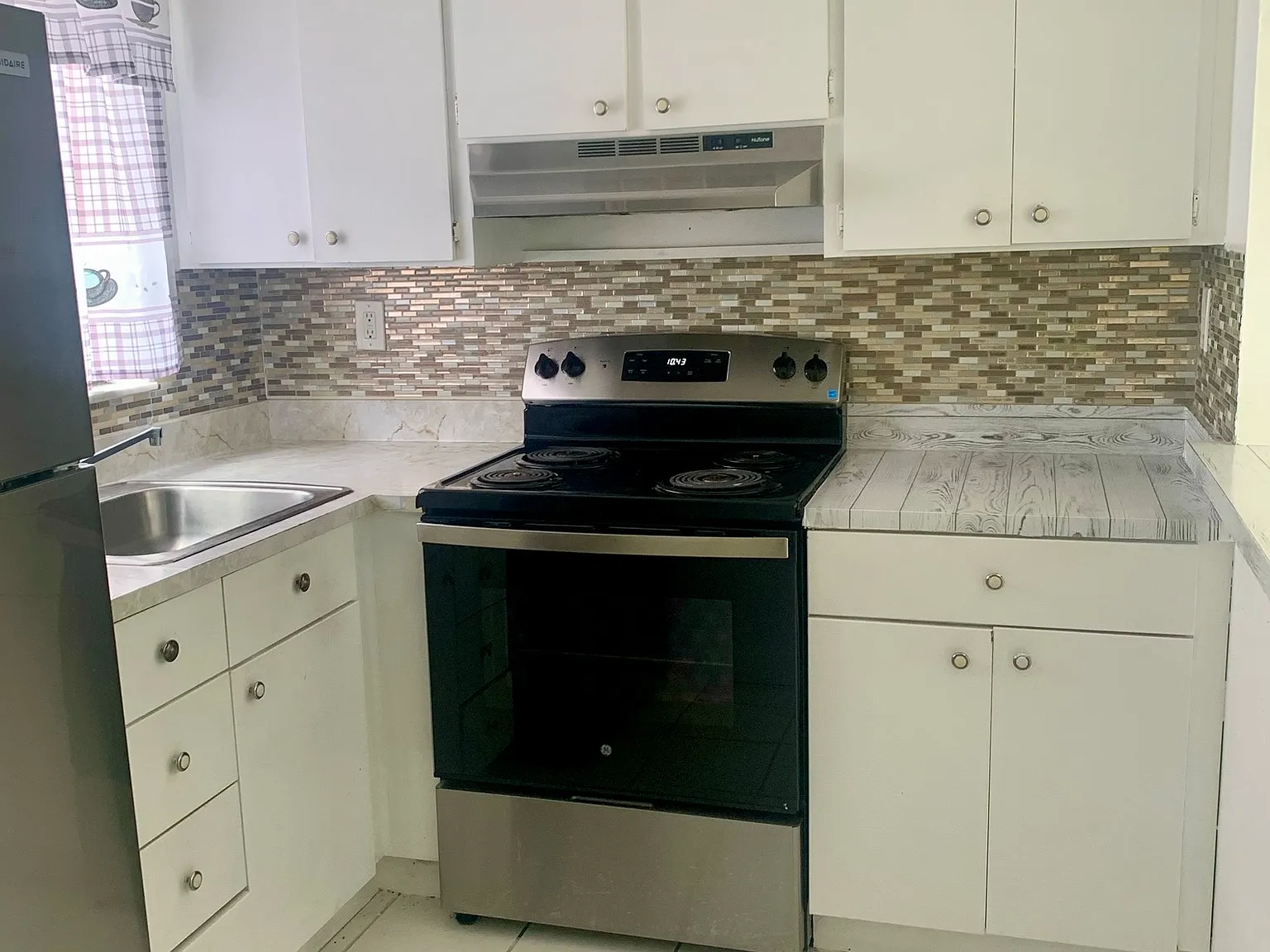 2 bed, 1.5 bath, 856 sqft, $2,100 — Photo 3