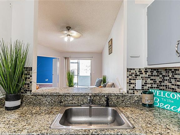 5th image of 3251 Hibiscus Dr