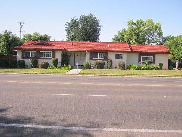 674 W Bullard Ave photo 1