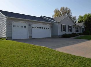 914 7th St, Kalona, IA 52247