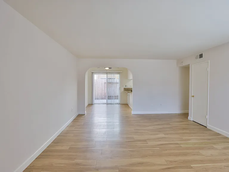 327 W Kelly Ave #B — Photo 6