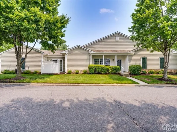 452 Bluebird Dr, Monroe Township, NJ 08831