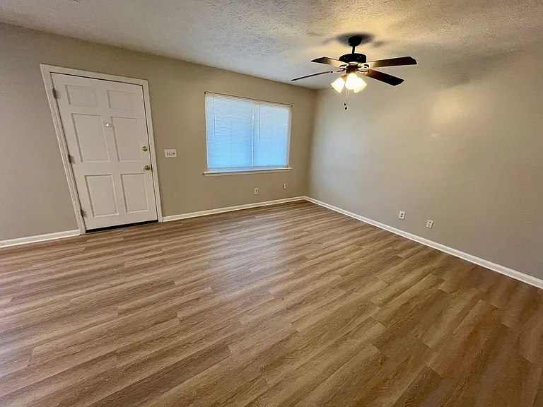 1649B S Beltline Blvd — Photo 3