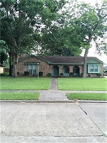 1st image of 229 Banyan Dr