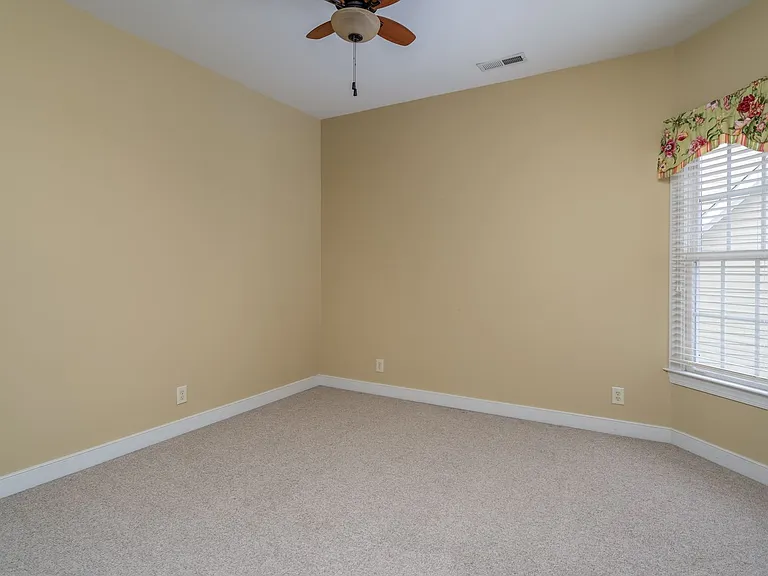 421 Suri Dr — Photo 28
