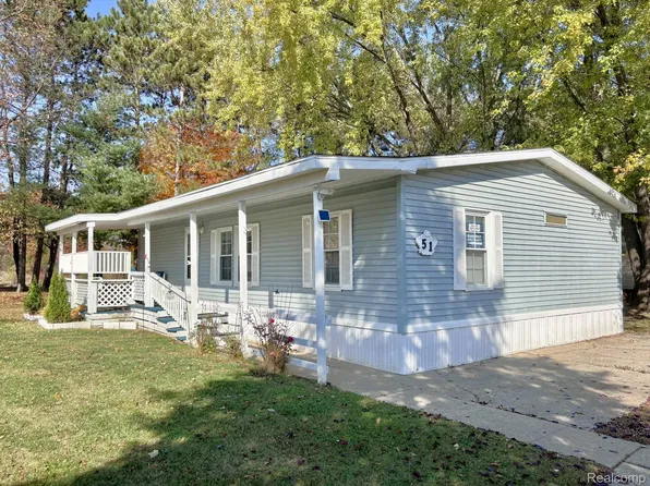 51 Green Valley Rd, Flint, MI 48506