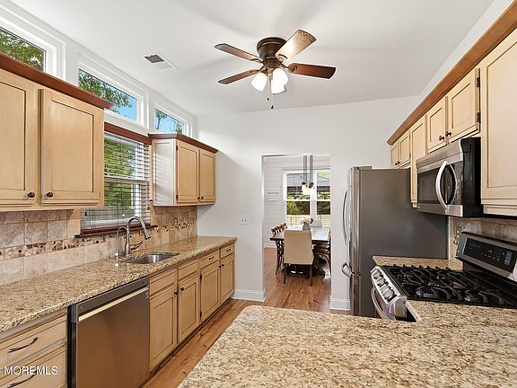 5th image of 10 Ravenwood Court