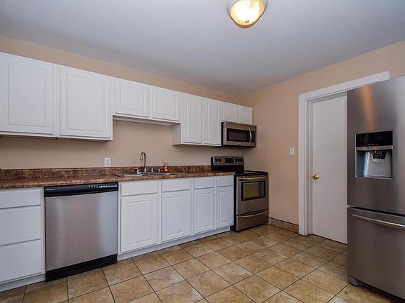 5th image of 2303 Peach St