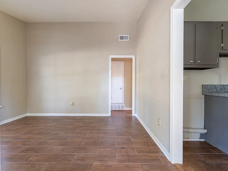 8106 Elmbrook Dr — Photo 3