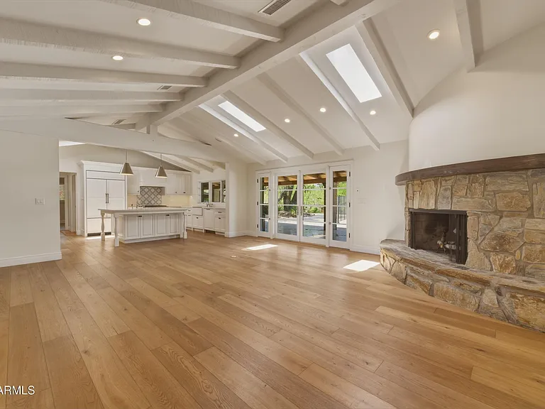 5136 E Roadrunner Rd — Photo 1