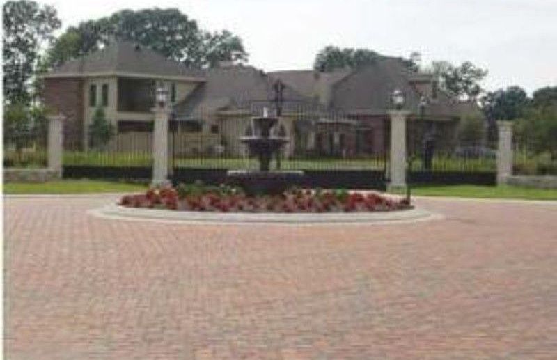 1st image of 208 N Montauban Dr