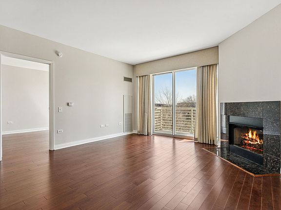 2nd image of 1515 S Prairie Ave Unit 504