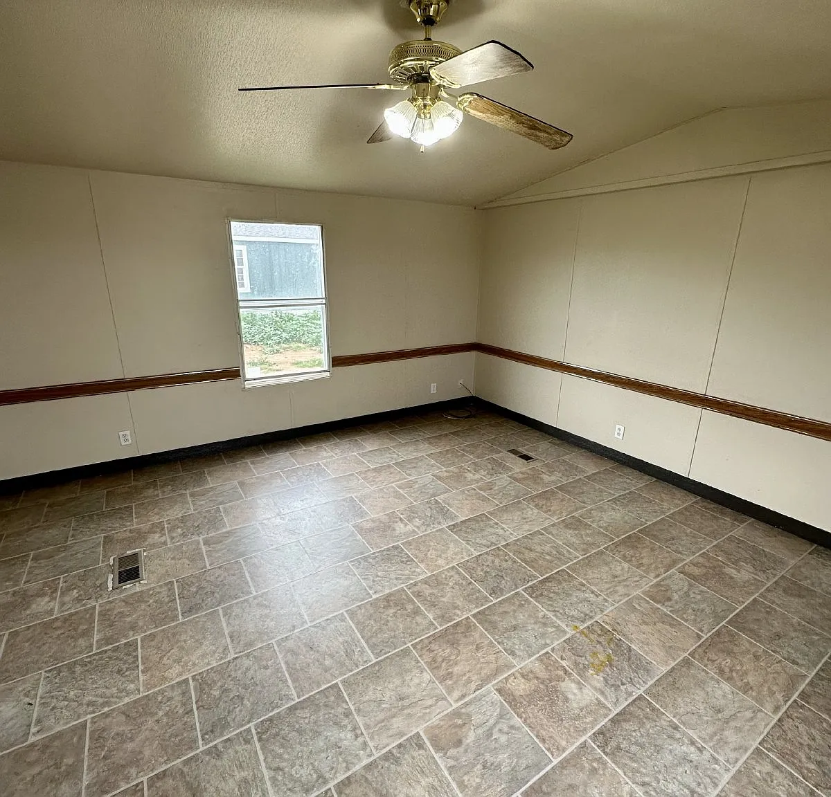 3 bed, 2.0 bath, $750 — Photo 3