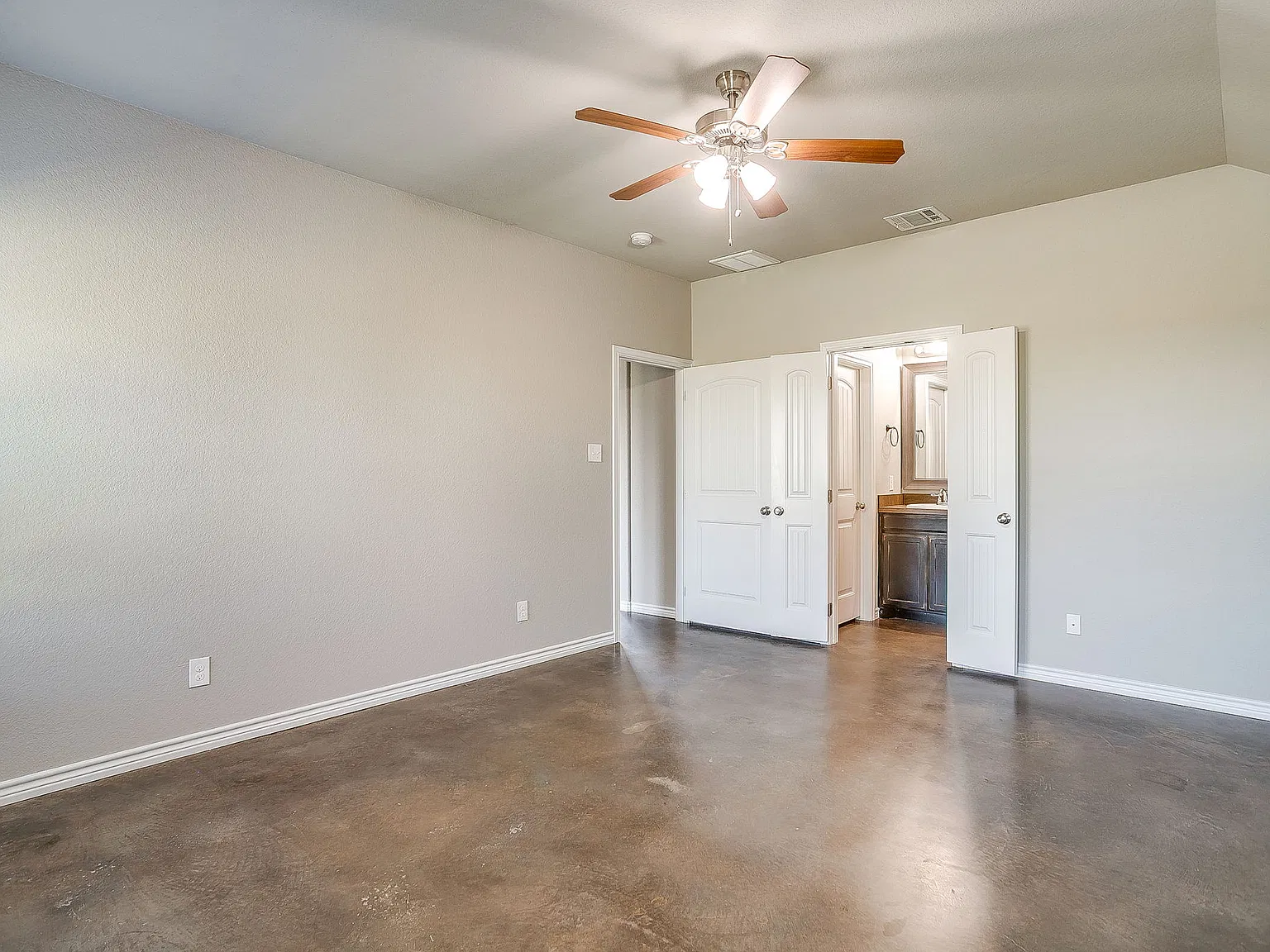 3 bed, 1220 sqft, $1,750 — Photo 3