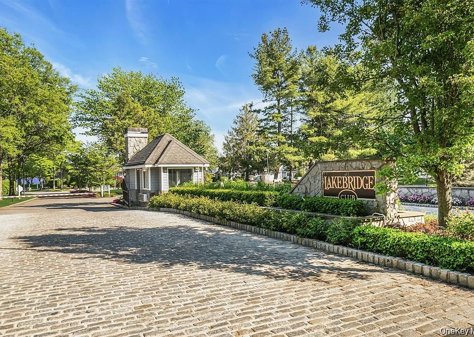 1st image of 38 Lakebridge Drive S