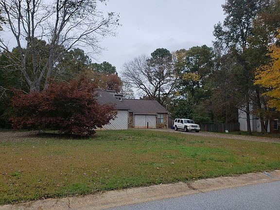 3rd image of 340 Leigh Kay Dr
