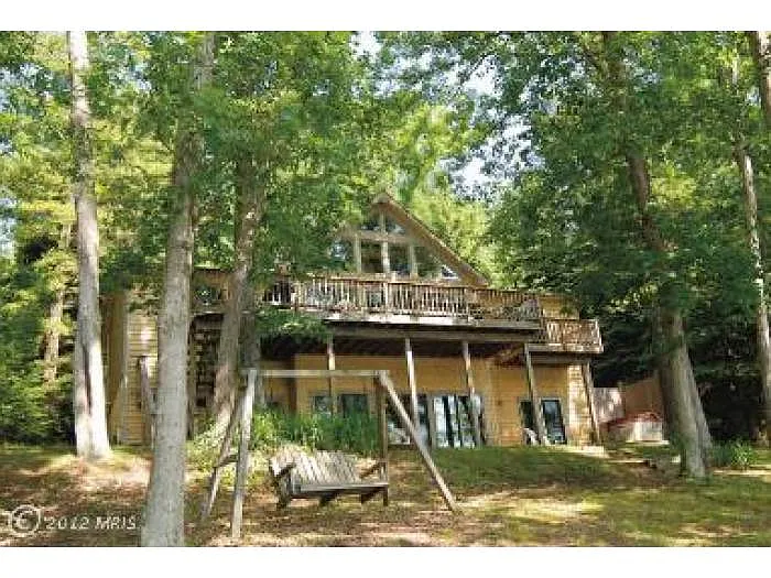 462 White Oak Dr photo 1