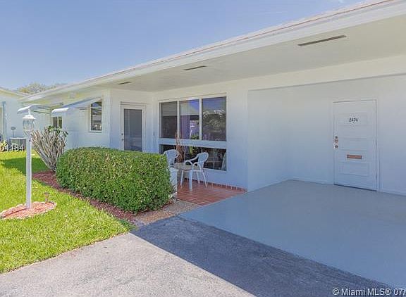2nd image of 2474 Carlyle Ln