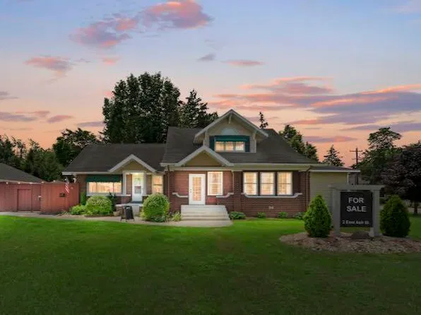 2 Ash St E, Three Oaks, MI 49128