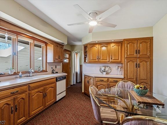 5th image of 53 Woodmont Rd