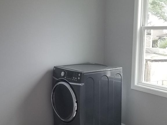 2nd image of 31 Stagg St APT 4