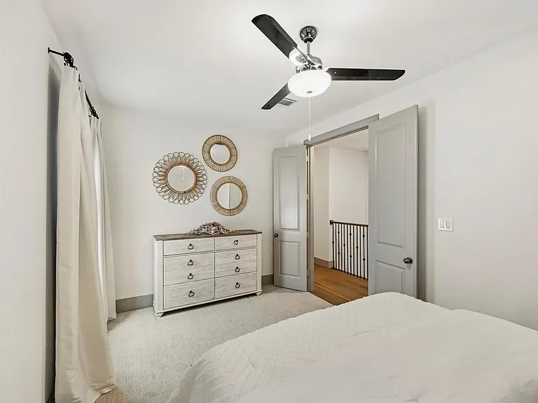523 W 25th St — Photo 25