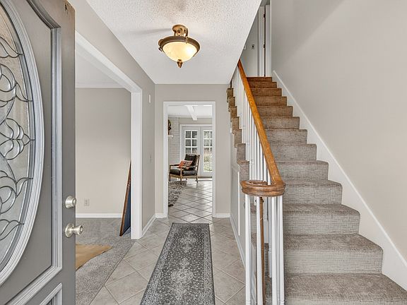 3rd image of 234 Bluegrass Cir