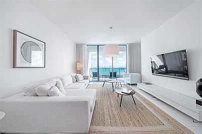 3rd image of 900 Biscayne Blvd #2302-1