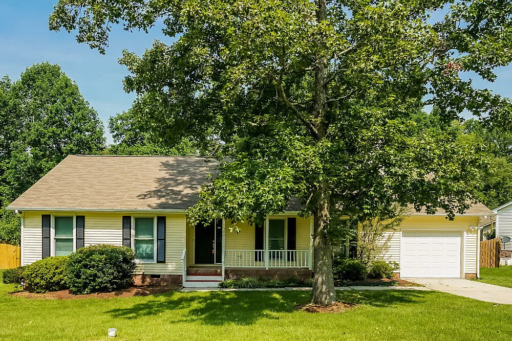 3 bed, 2.0 bath, 1502 sqft, $2,040 — Photo 1
