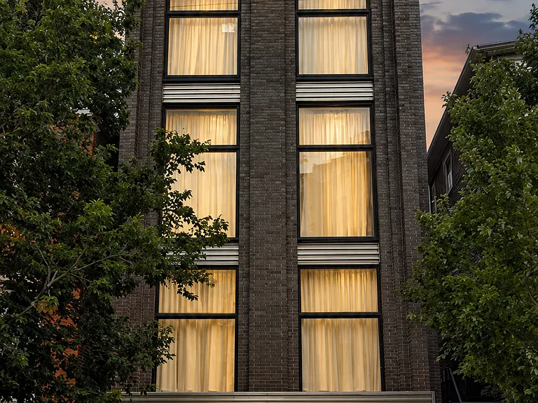 813 N May St — Photo 1