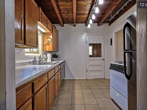 4th image of 1023 Girard Blvd NE