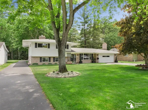 3119 W Dean Rd, Lambertville, MI 48144