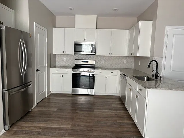 3 bed, 2.5 bath, 1563 sqft, $2,400 — Photo 3