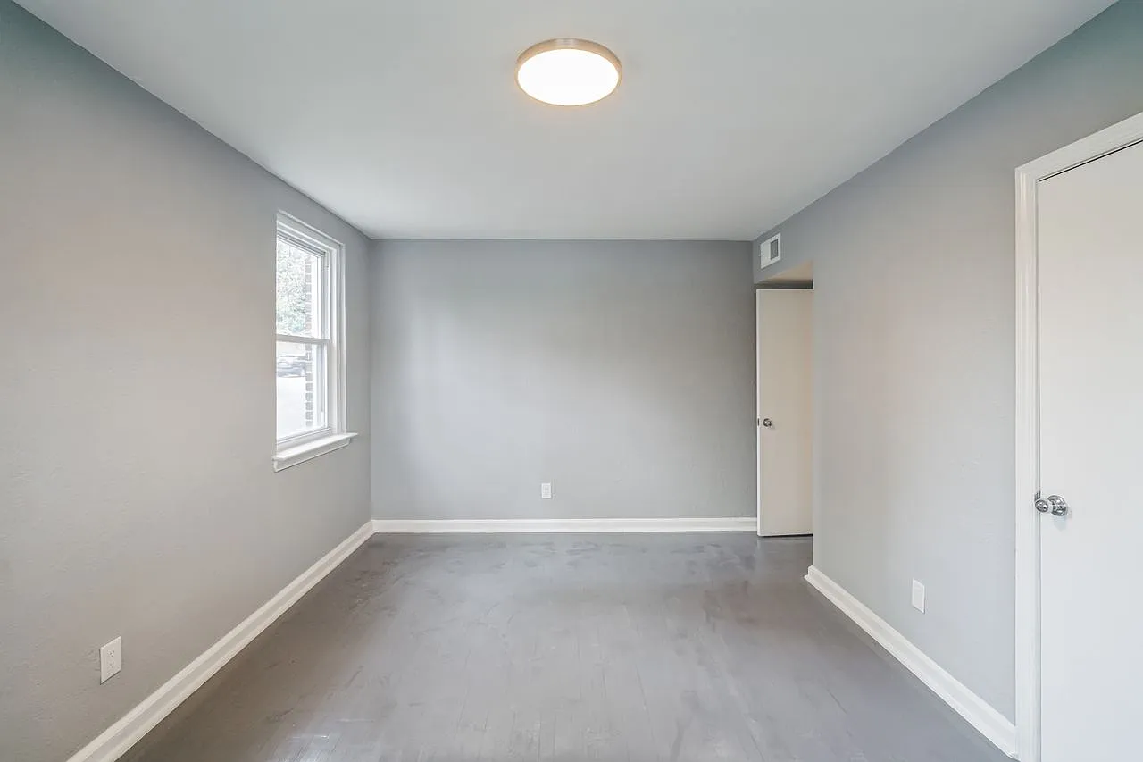 2 bed, 950 sqft, $1,600 — Photo 3