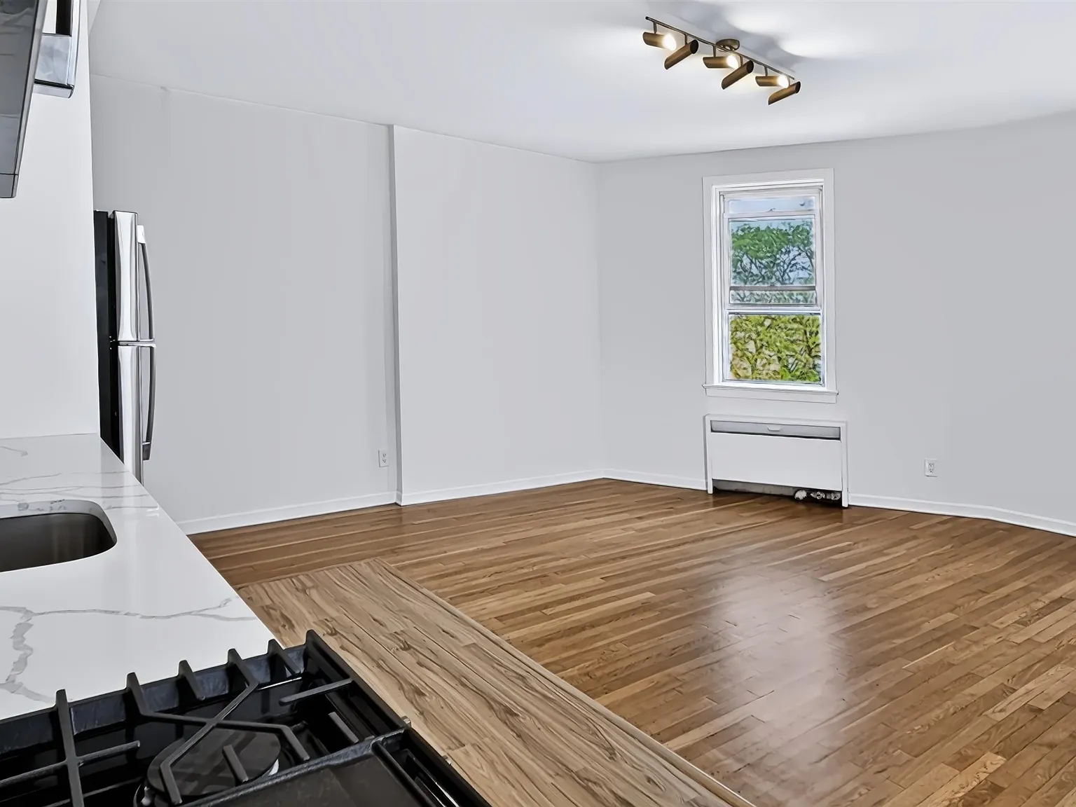 Faringdon Condominum — Photo 4