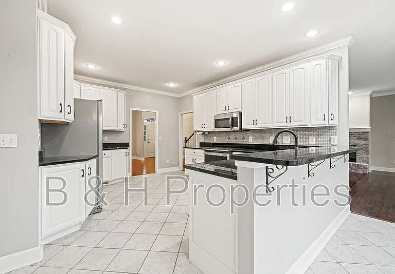 444 Ironwood Cir — Photo 2