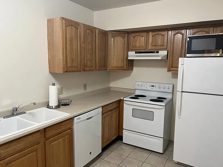 1738 Beacon St #1 — Photo 8