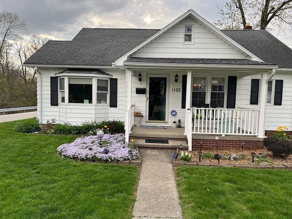 1102 Main St