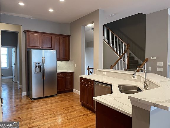 5th image of 306 Creekbank Way SE