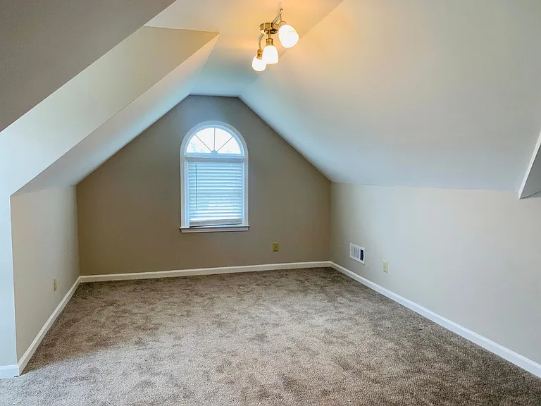 61 Garden Hills Dr — Photo 21